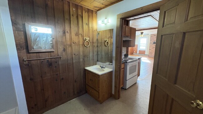 Building Photo - Spacious 1 Bed, 1 Bath Duplex Apartment – Berwick, ME – $1,299/month