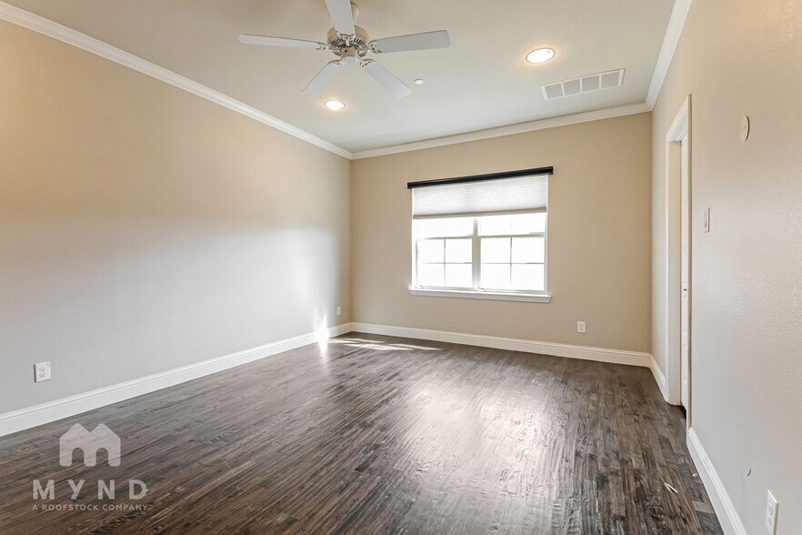Building Photo - 2805 Lindale Dr
