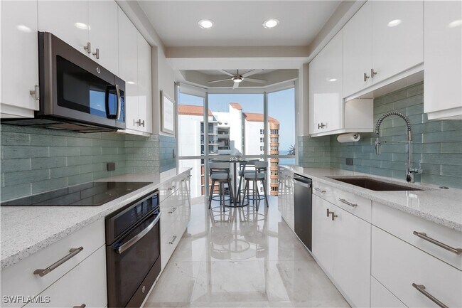 Building Photo - 4255 Gulf Shore Blvd N