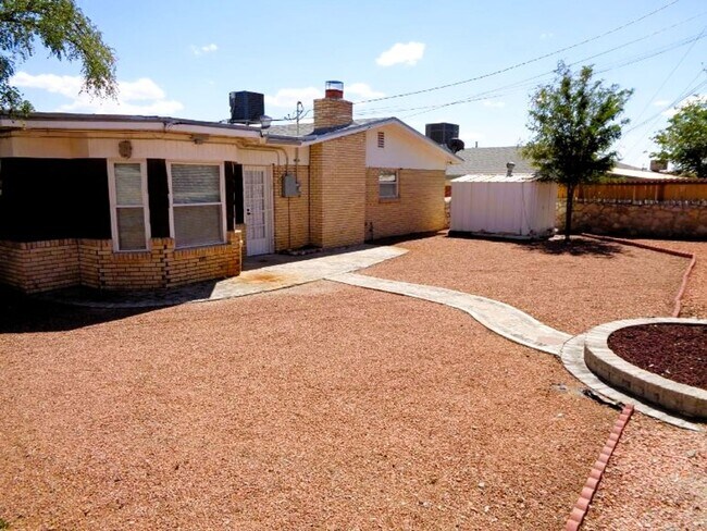 Building Photo - 621 Westview Ave