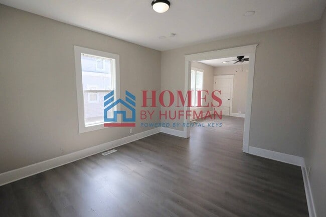 Building Photo - Two Bedroom House | Off Street Parking