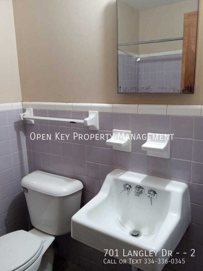 Building Photo - 701 Langley Dr