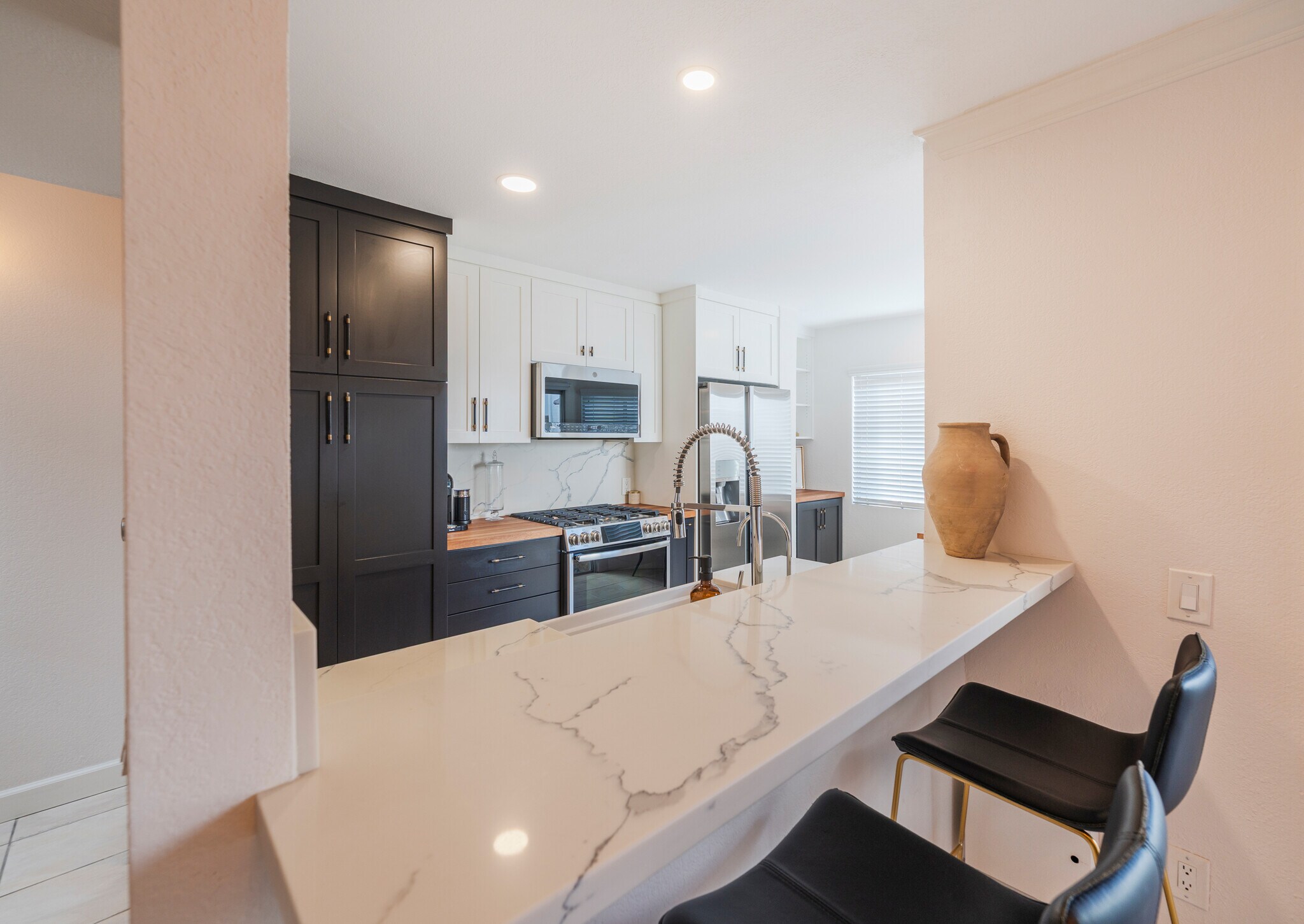 Building Photo - 5455 Sylmar Ave