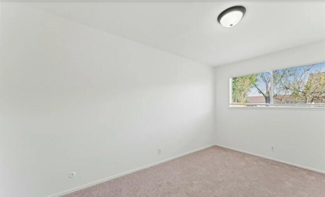 Building Photo - East Ventura Duplex – 2 Bedroom, 1.75 Bath...