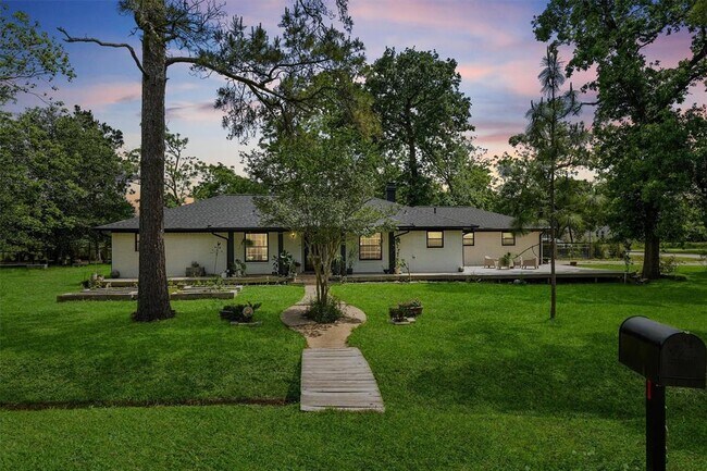 Primary Photo - 1108 Myrtlewood Dr