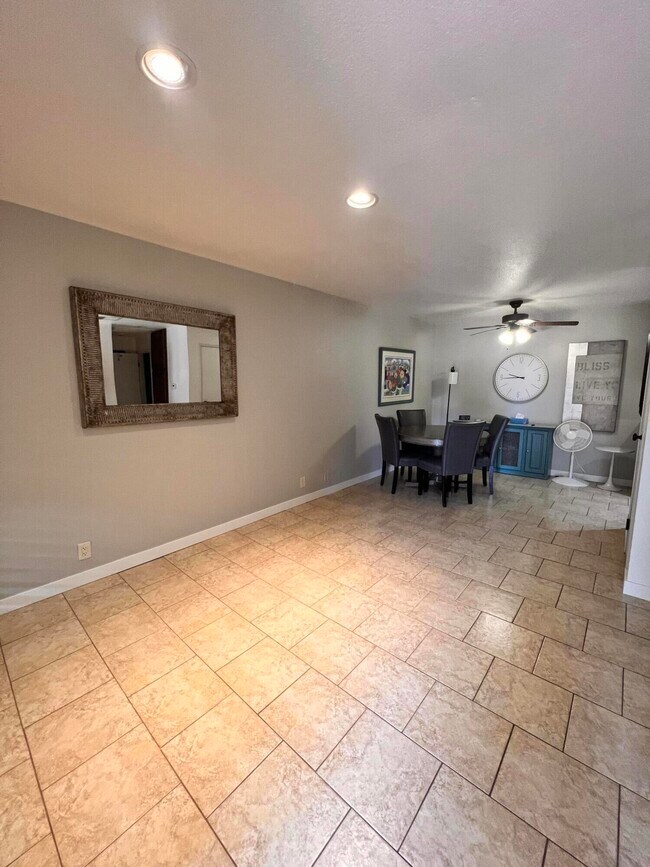 Building Photo - 2821 Los Felices Cir W