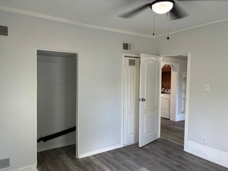 Building Photo - 806 2nd St