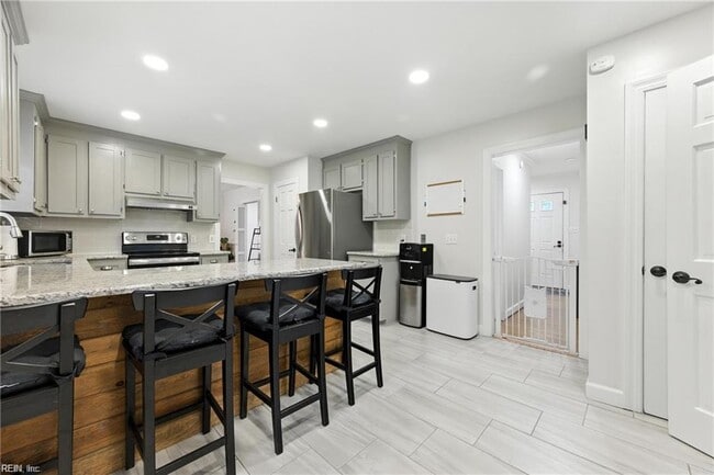 Building Photo - 707 Lipton Dr
