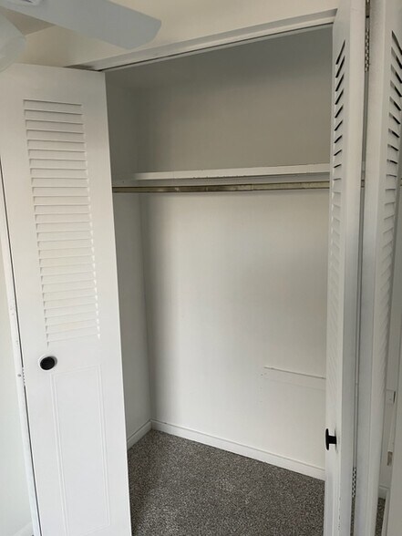 Building Photo - 1120 E 6th St