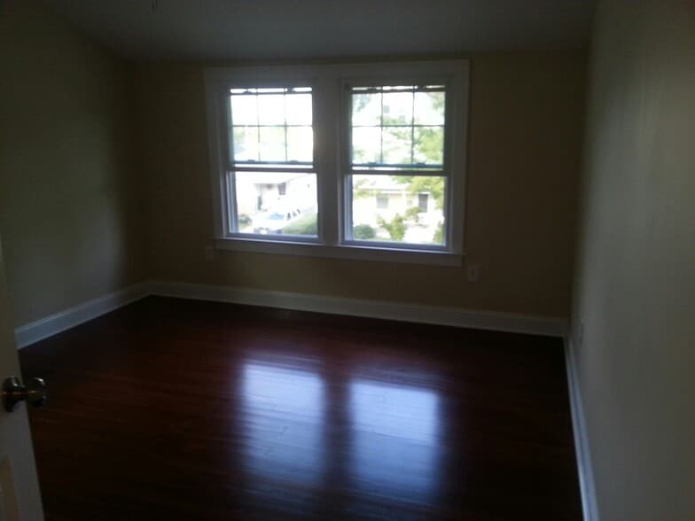 Building Photo - 356 Townsend Ave