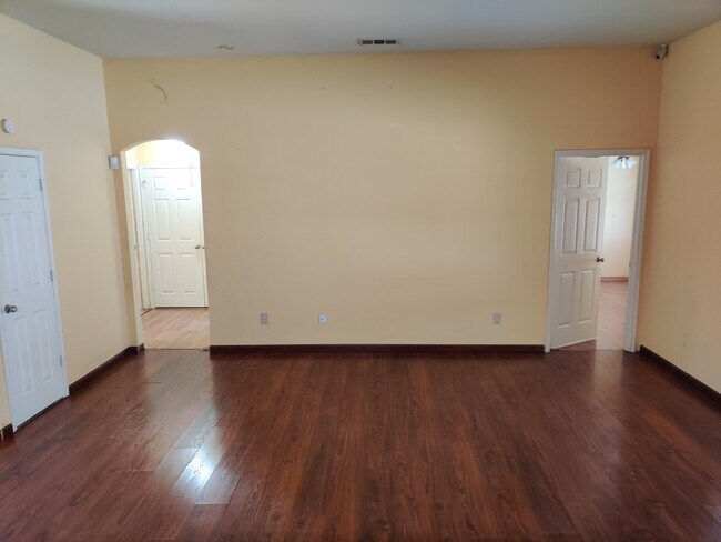 Building Photo - 3102 Via Helena Dr