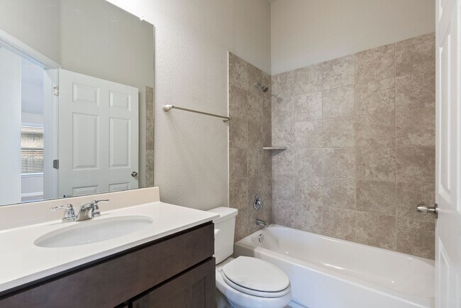 Building Photo - Beautiful 3 bedroom, 2 bathroom home in Hills of Bear Creek!!!