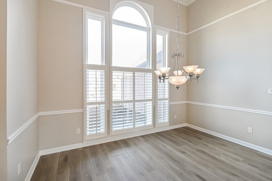 Building Photo - 5150 Bluff Springs Cove