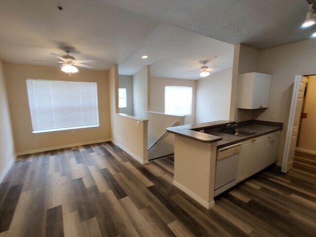 Building Photo - 858 Grand Regency Pointe
