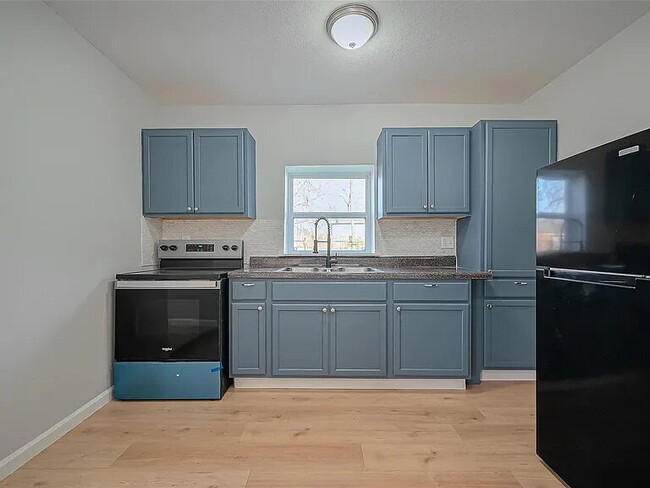Building Photo - "Duplex- 2100 Sq Ft of Comfort!"