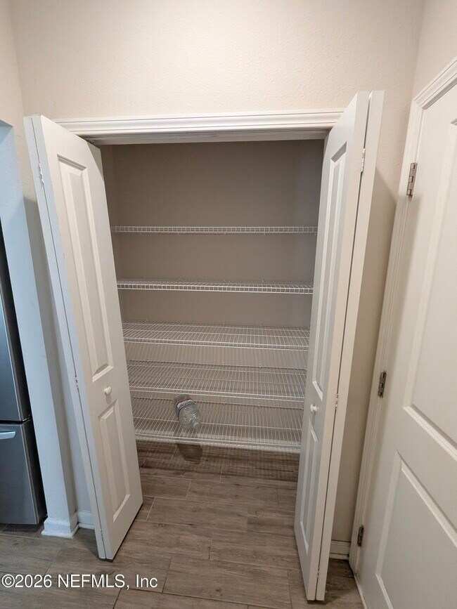 Building Photo - 100 Golden Fern Dr