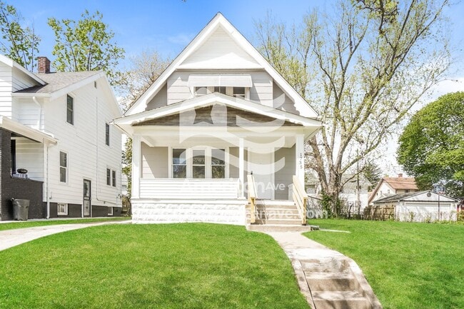 Building Photo - 1735 Joffre Ave