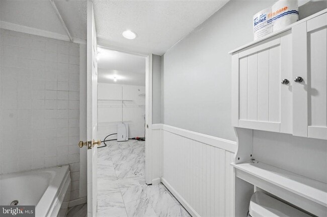 Building Photo - 2918 Monroe Pl