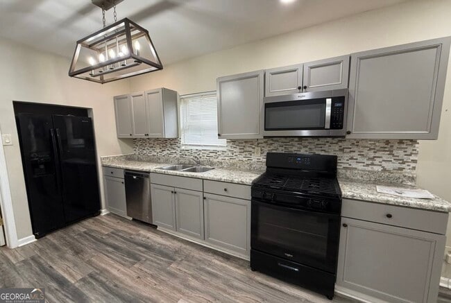 Building Photo - 1097 Fortress Ave SW