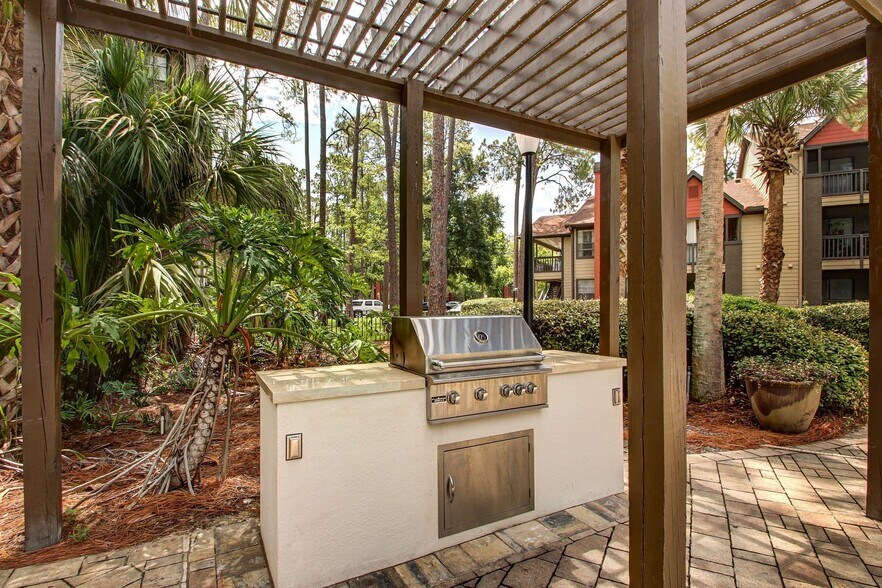Building Photo - 10263 Whispering Forest Dr