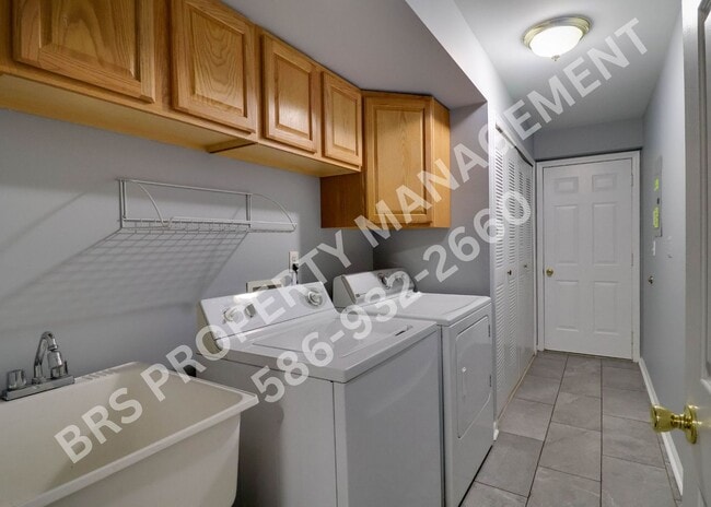Building Photo - 2 Bedroom 2 Bathroom Condo in Sterling Heights