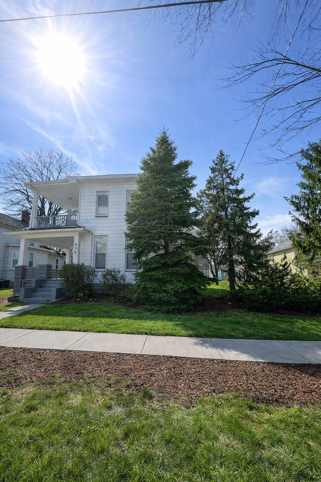 Building Photo - 836 E 156th St