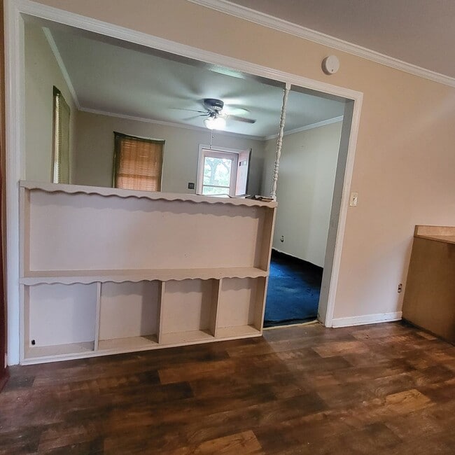 Building Photo - 116 N Elm St