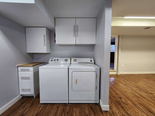 Building Photo - Bright 2 Bed / 1 Bath Apartment in Hammond — Water & Internet Included