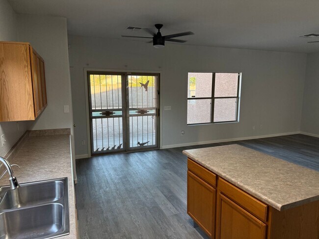 Building Photo - 33190 N Cherry Creek Rd