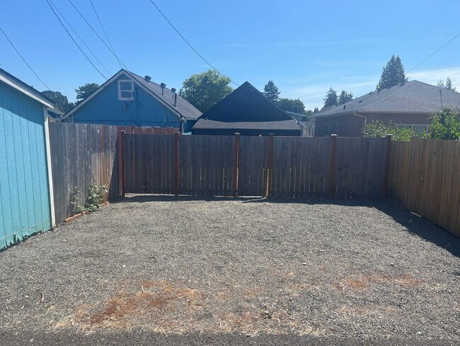 Building Photo - 6004 S Lawrence St