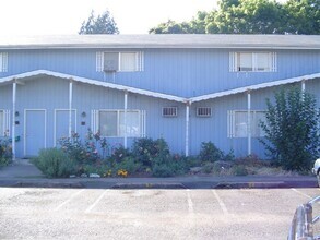 Building Photo - Charming townhouses with mature landscaping