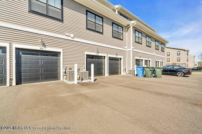 Building Photo - 50 Midway Rd S