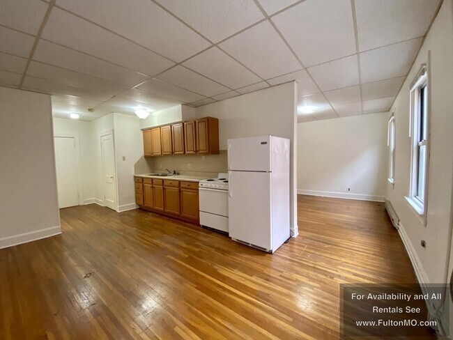 Building Photo - 603 Court Street Apartment 3