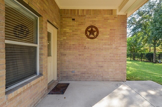 Building Photo - 18323 S Elizabeth Shore Loop
