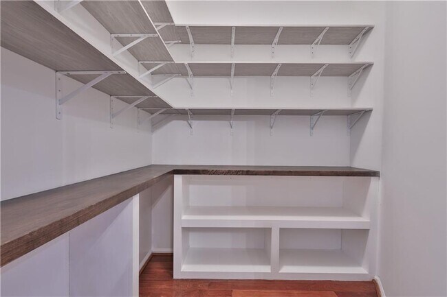 Building Photo - 4825 Chesterfield Ct