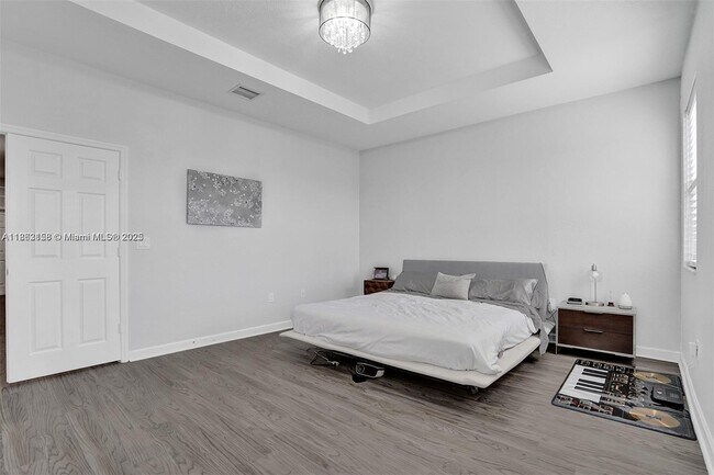Building Photo - 268 NE 210th Way
