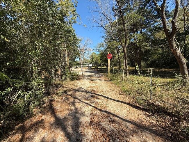 Building Photo - 10621 Parker Dr