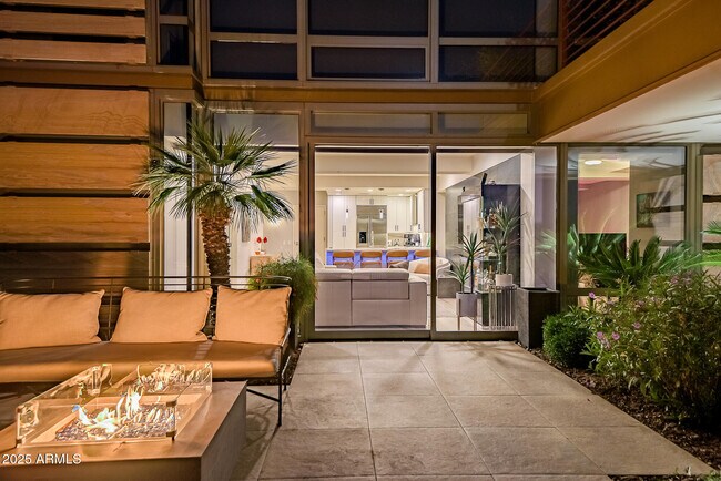 Building Photo - 7167 E Rancho Vista Dr