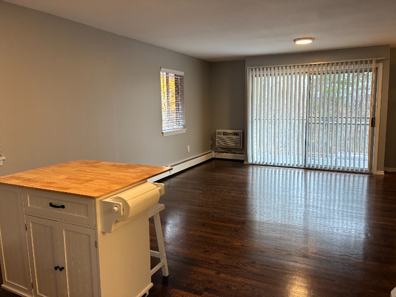 Building Photo - 271 Main St