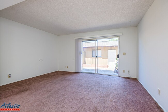 Building Photo - Spacious Evergreen Townhouse | New Interio...