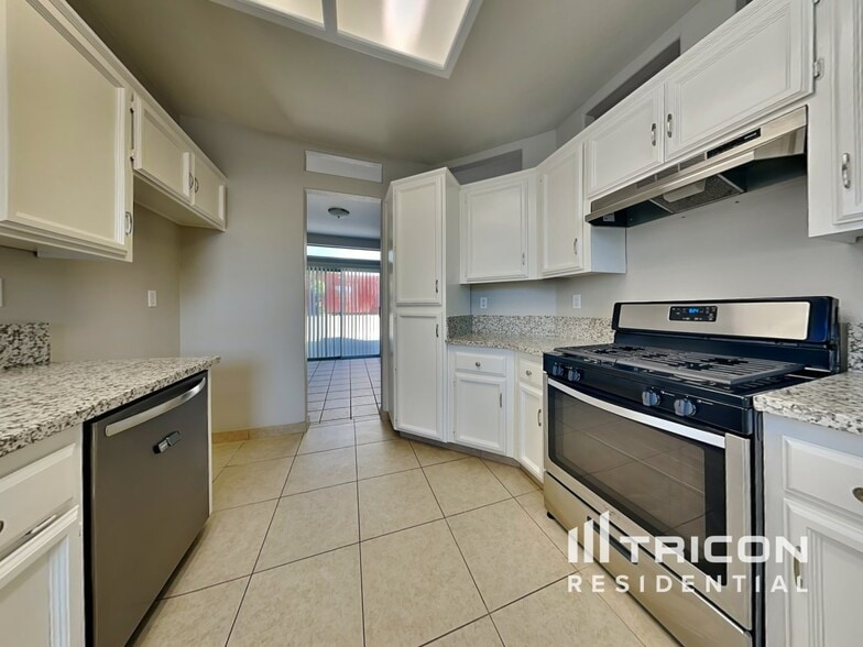 Building Photo - 4149 Shandwick Dr