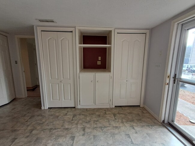 Building Photo - 114 Tomahawk Dr