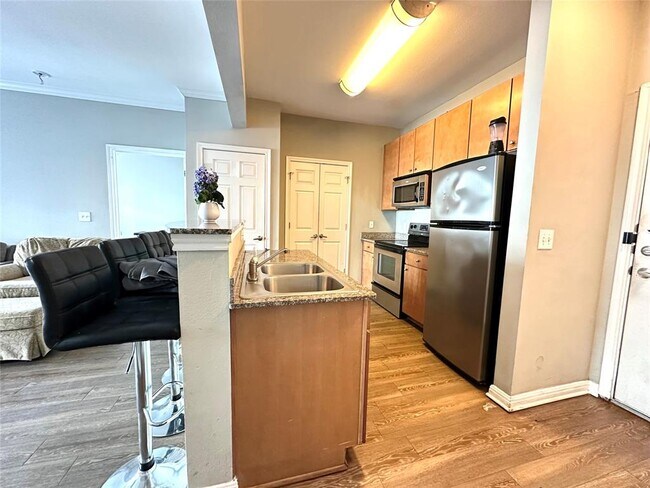 Building Photo - 2502 Leon St