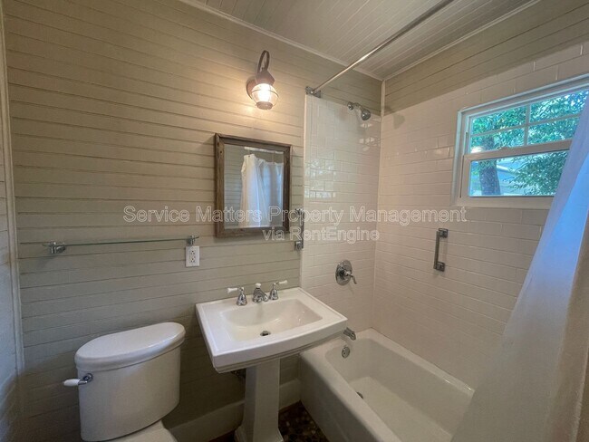 Building Photo - 2318 N 17th Ave