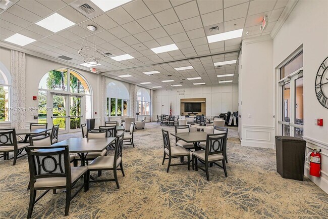 Building Photo - 10733 SW Elsinore Dr