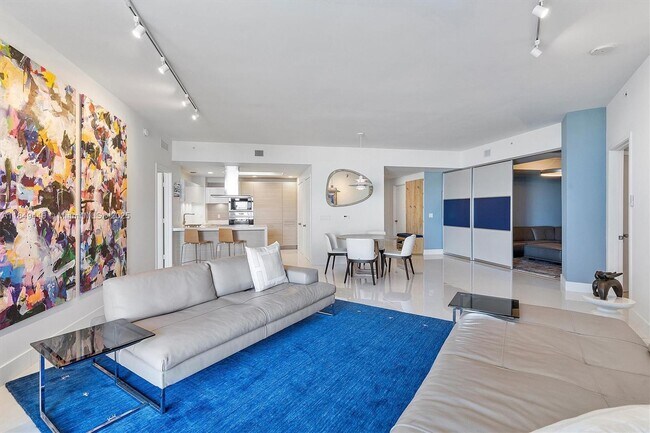 Building Photo - 17301 Biscayne Blvd