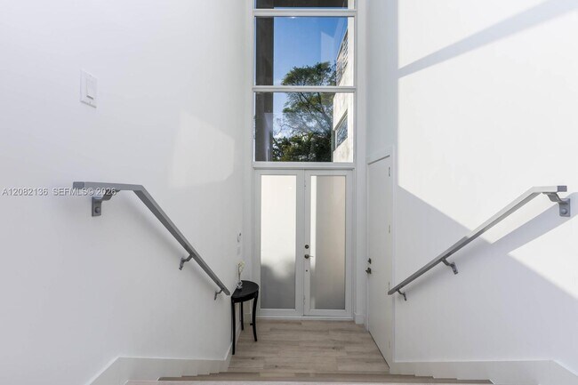 Building Photo - 2875 SW 33rd Ct