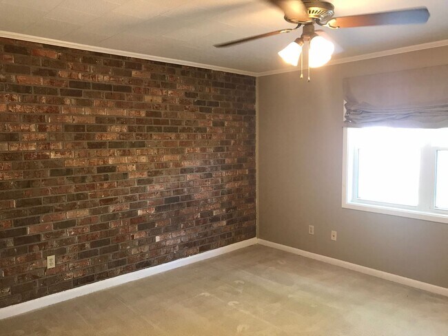 Building Photo - 212 Bell Downs Dr