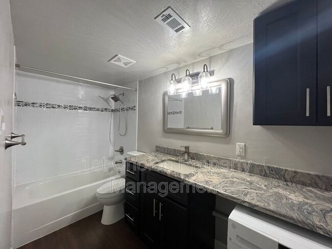 Building Photo - 4004 Ridglea Country Club Dr