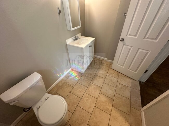 Building Photo - 3 bedroom / 1 bath home for rent -5519 Lydia KC MO- rent 975 - Christmas move in special! $300 of...